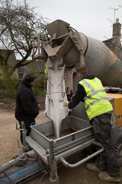 Pouring Screed